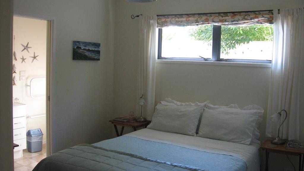 Kotuku Bed & Breakfast Уангамата Номер фото